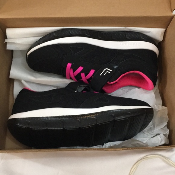 Black athletic running shoe Velcro strap size 7 - Picture 7 of 7